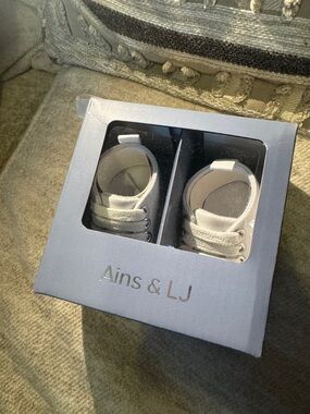 White Baby Shoes/booties 0-3 months